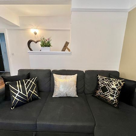 Large Family-Friendly 2Bd Glastonbury Retreat, Sleeps 5 Екстериор снимка