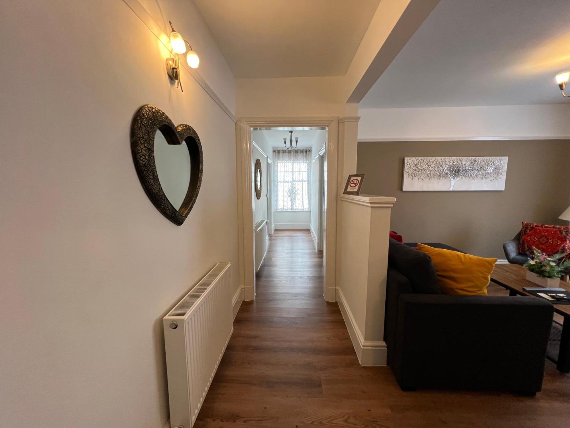 Large Family-Friendly 2Bd Glastonbury Retreat, Sleeps 5 Екстериор снимка