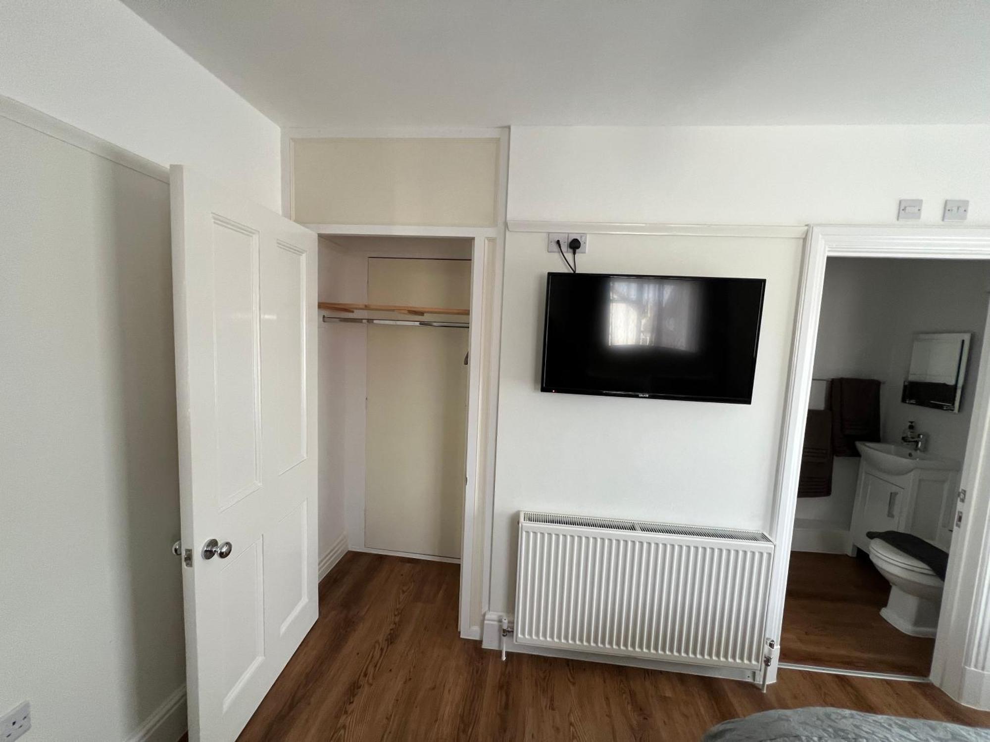 Large Family-Friendly 2Bd Glastonbury Retreat, Sleeps 5 Екстериор снимка