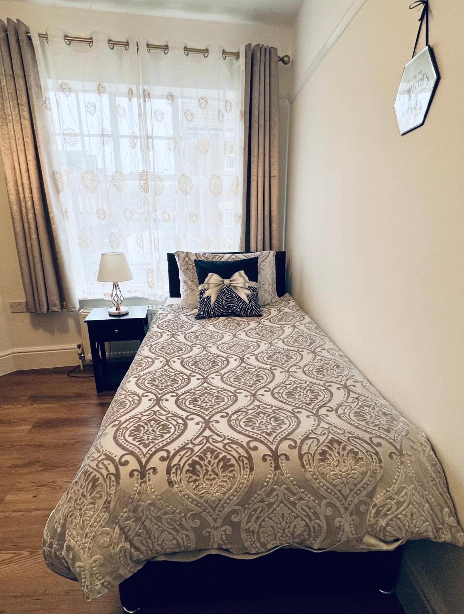 Large Family-Friendly 2Bd Glastonbury Retreat, Sleeps 5 Екстериор снимка