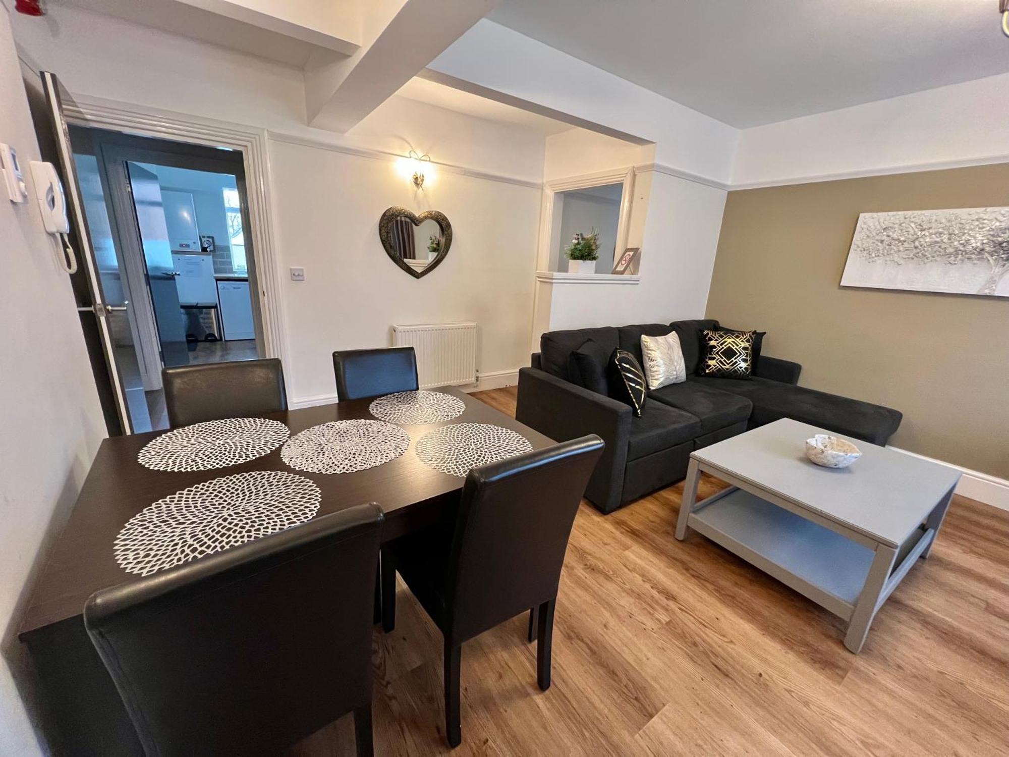 Large Family-Friendly 2Bd Glastonbury Retreat, Sleeps 5 Екстериор снимка