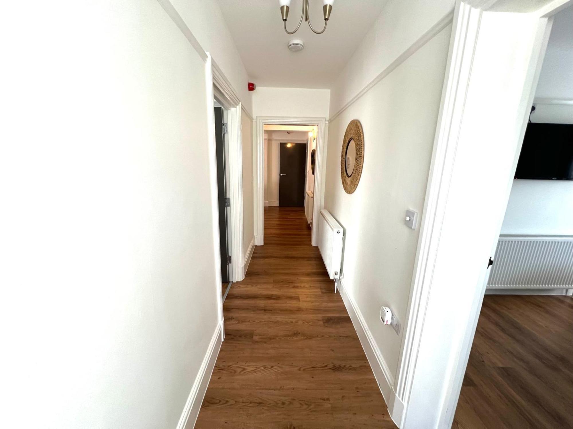 Large Family-Friendly 2Bd Glastonbury Retreat, Sleeps 5 Екстериор снимка