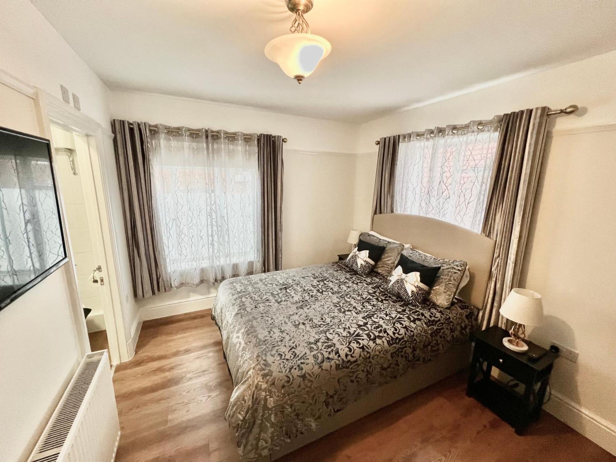 Large Family-Friendly 2Bd Glastonbury Retreat, Sleeps 5 Екстериор снимка