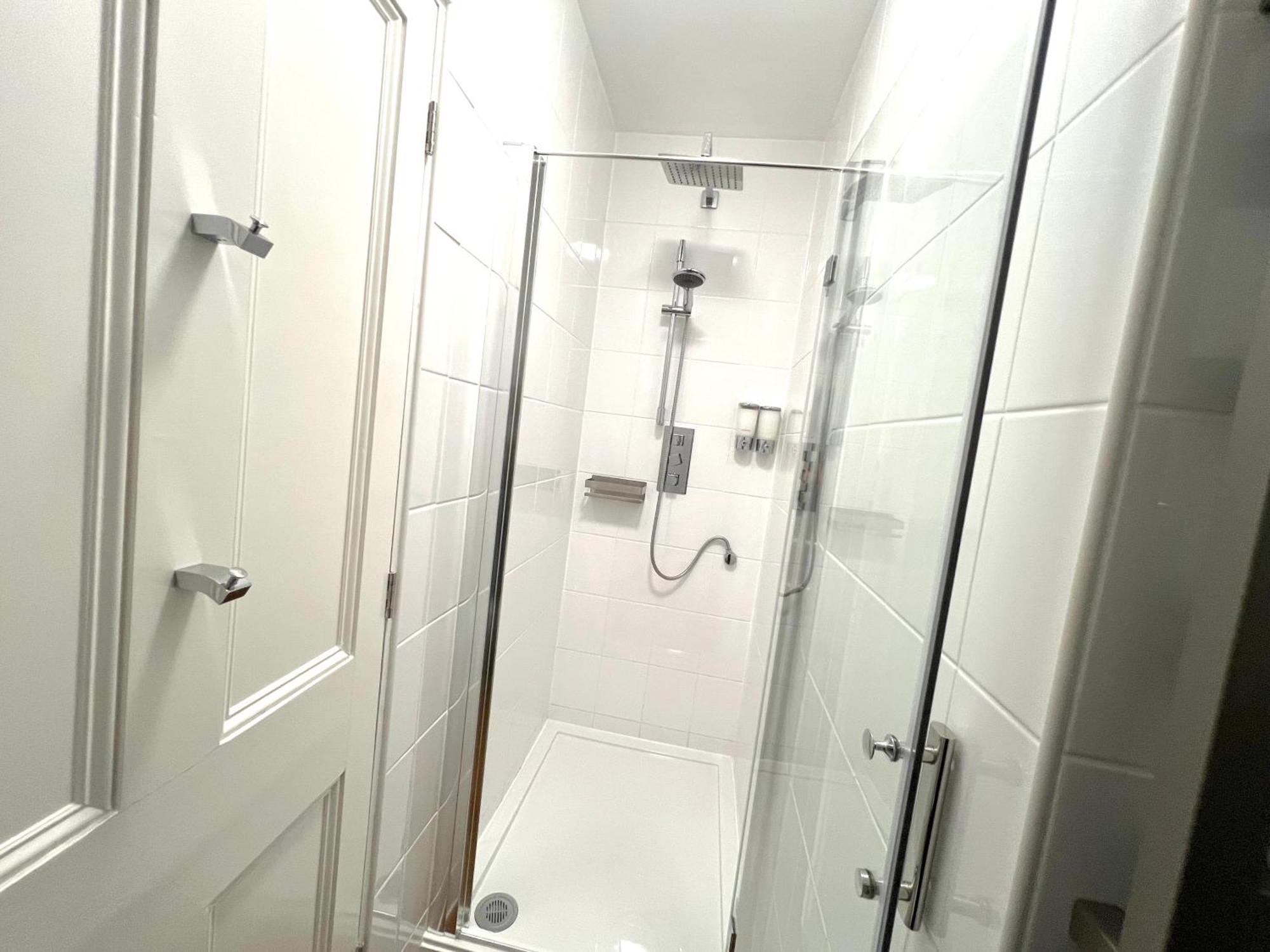 Large Family-Friendly 2Bd Glastonbury Retreat, Sleeps 5 Екстериор снимка